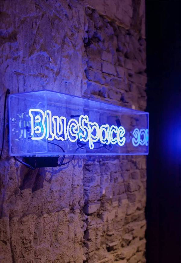 剝掉飾面，演繹時(shí)尚的清貧 | Blue Space 辦公室